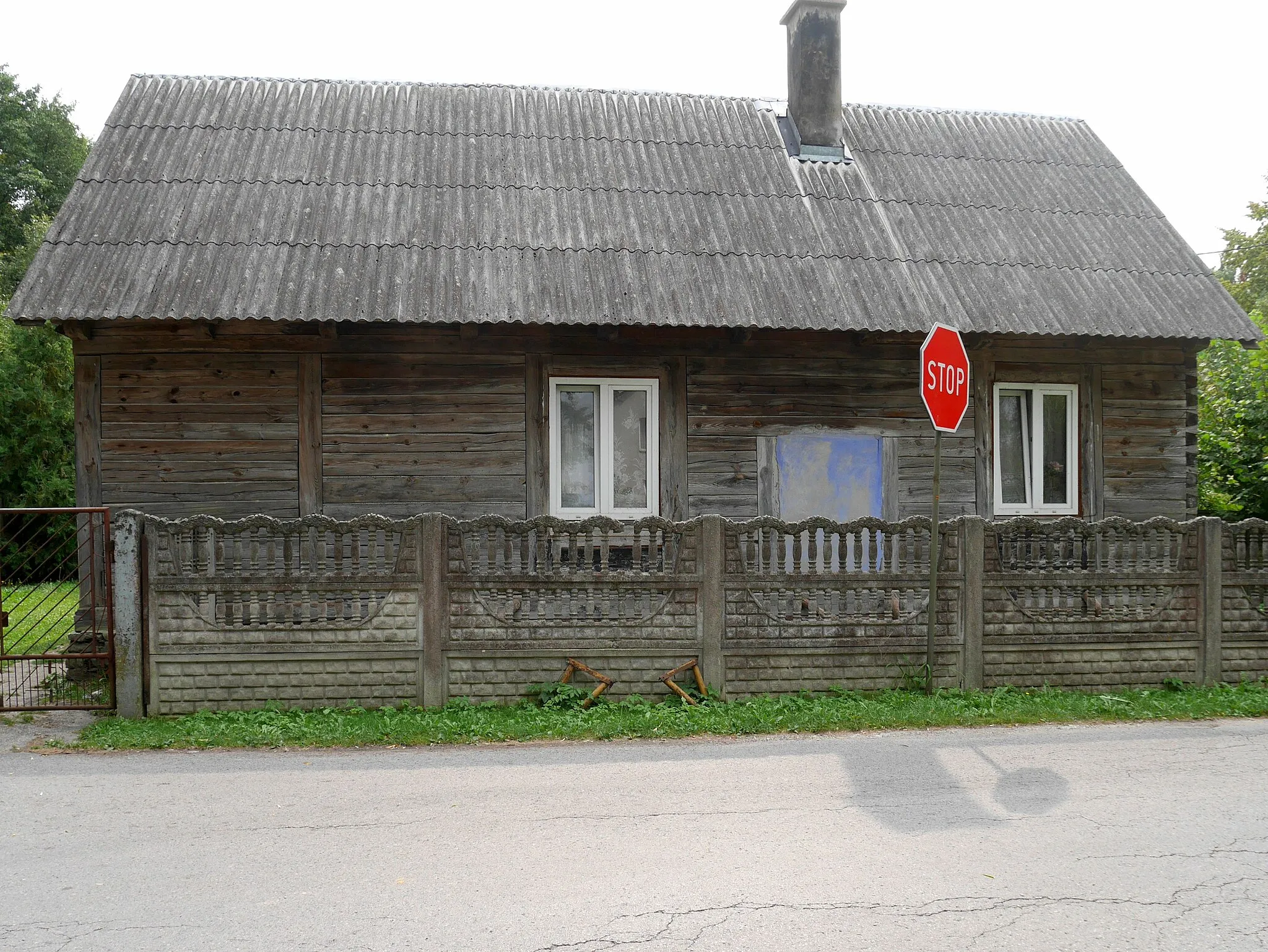 Photo showing: Building in Łabędziów