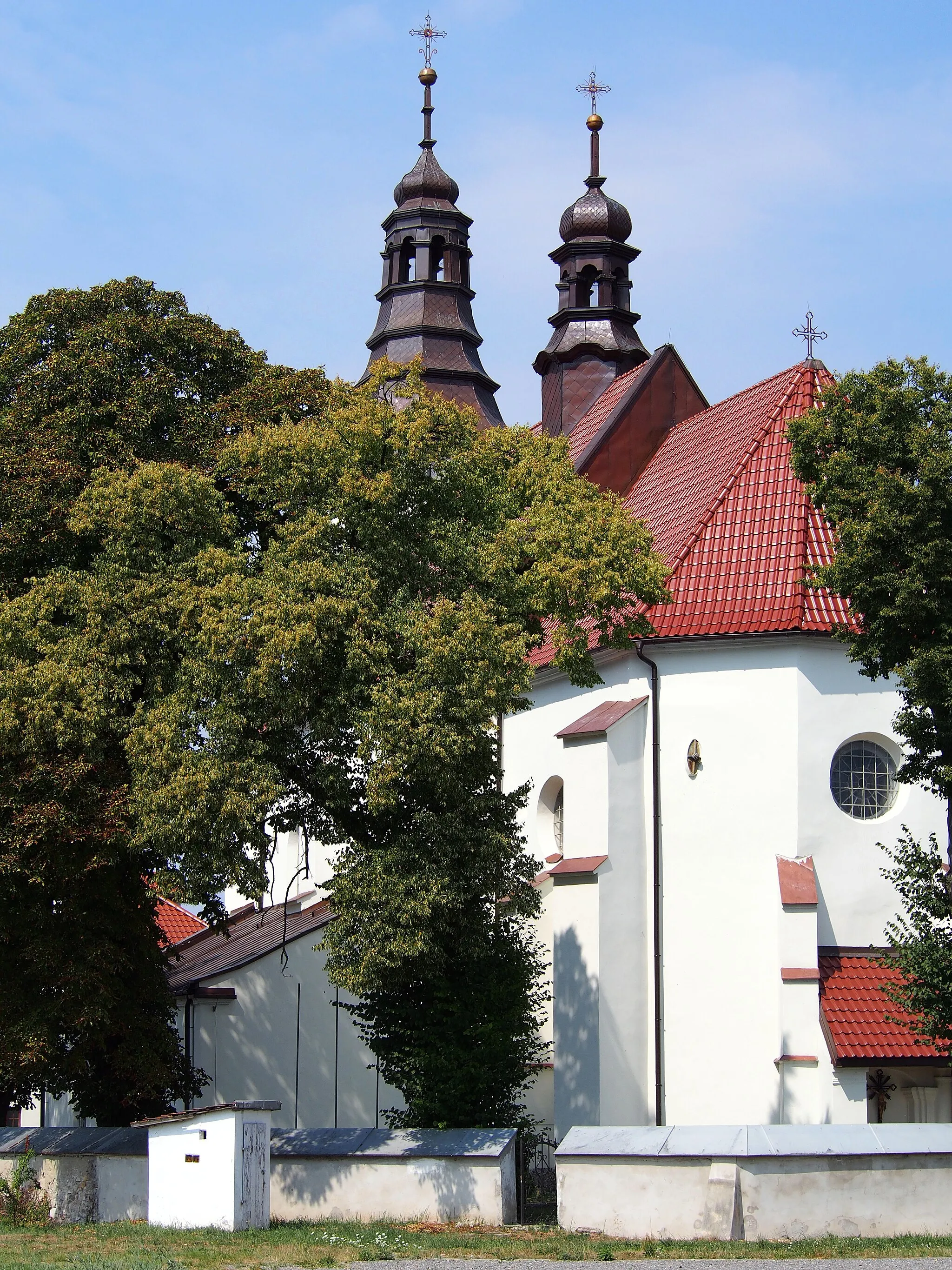 Photo showing: Church of the Assumption in Koniemłoty, powiat staszowski, Świętokrzyskie Voivodeship, Poland.