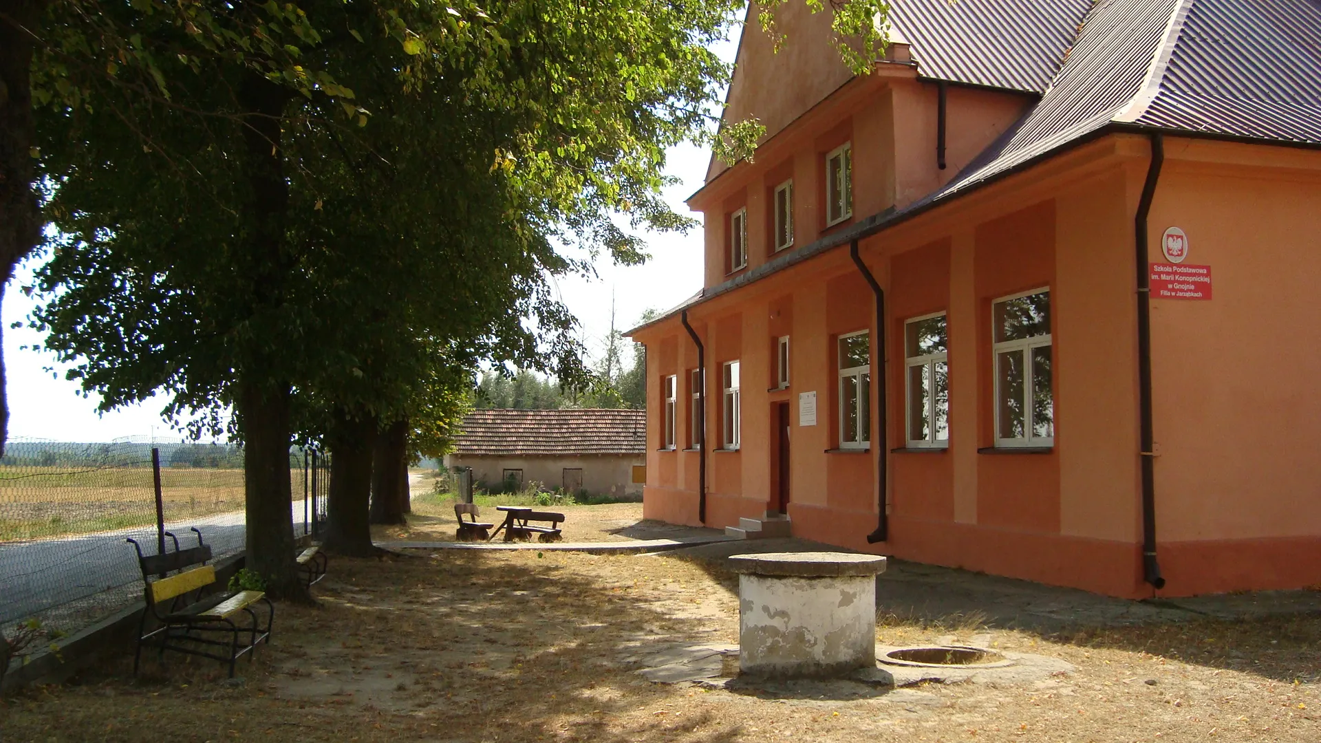 Photo showing: Szkoła Podstawowa w Jarząbkach.