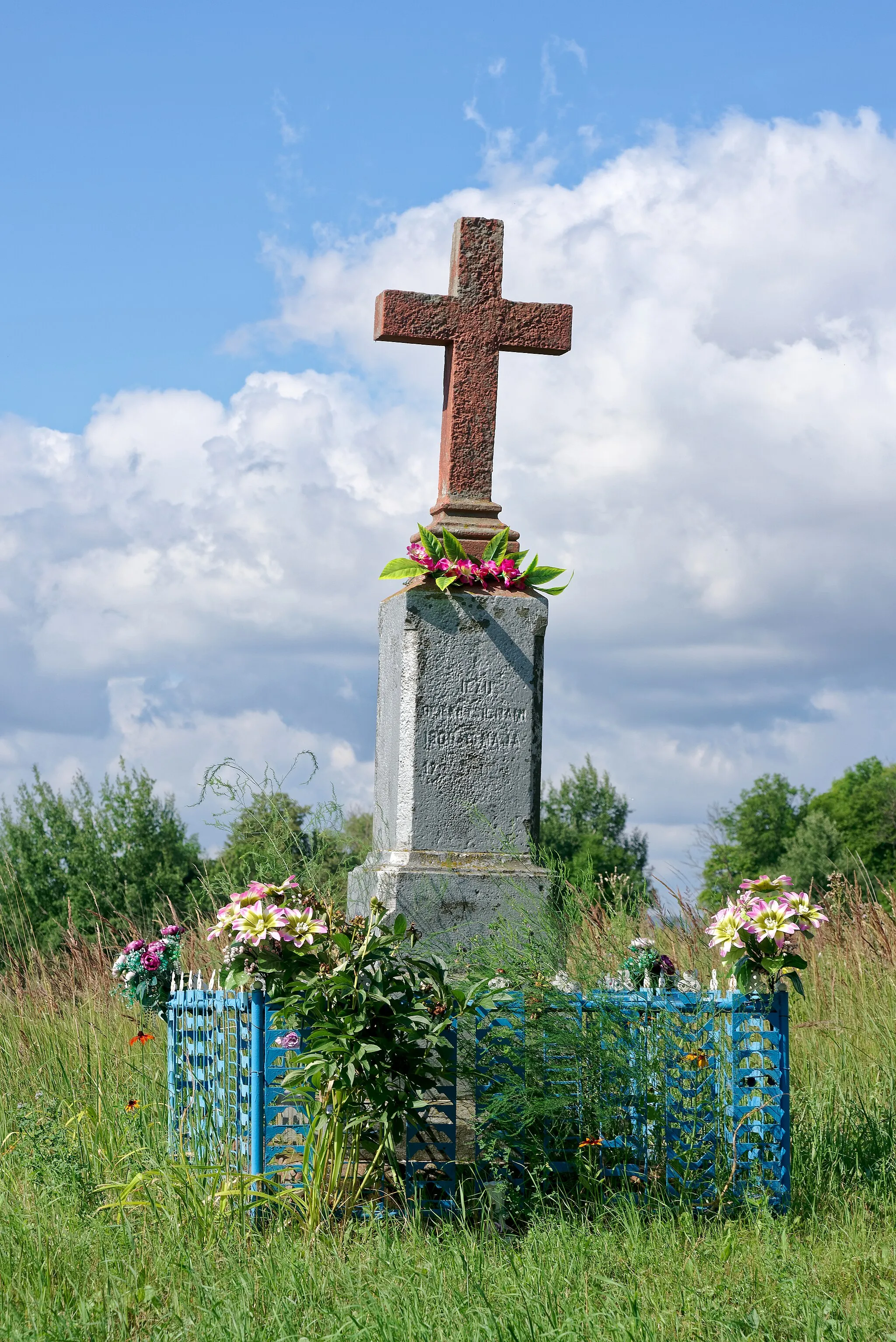 Photo showing: Wayside cross in Gromadzice, Świętokrzyskie Voivodeship