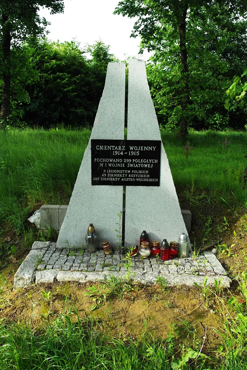 Photo showing: Pomnik na cmentarzu wojennym w Gołoszycach