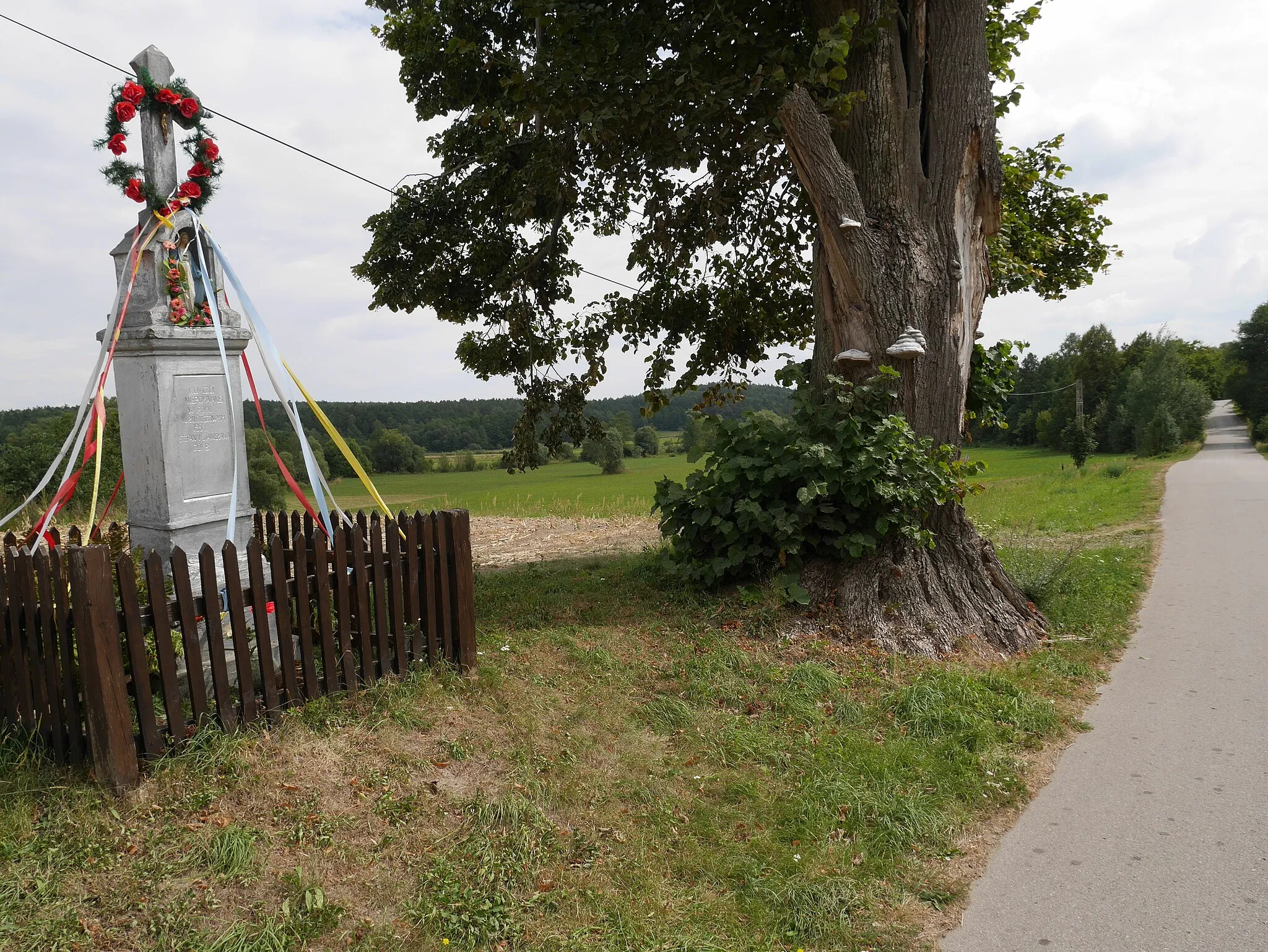 Photo showing: Wayside cross in Duraczów