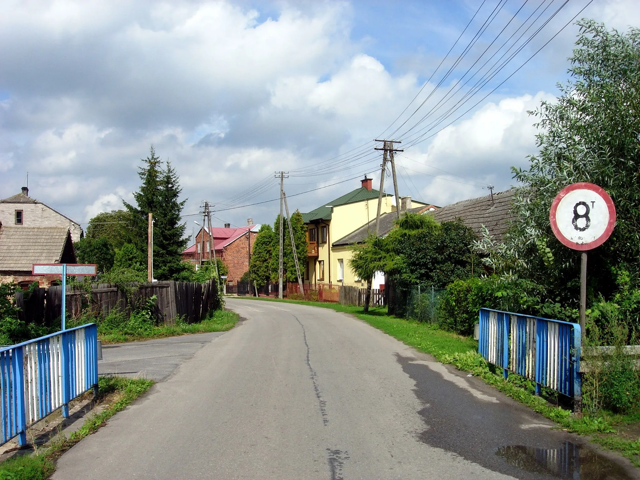 Photo showing: Denkówek, the main road of the village