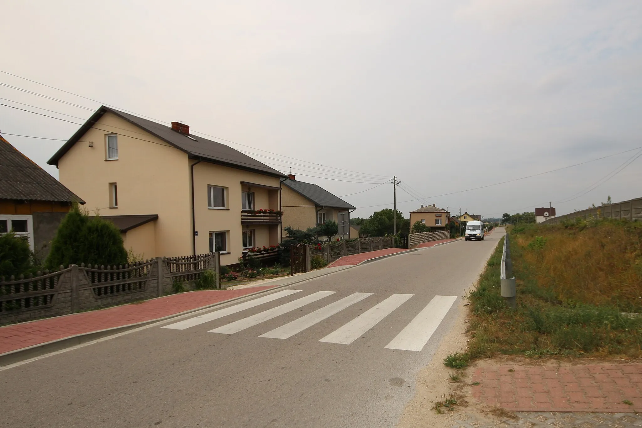Photo showing: Road in Chmielowice.