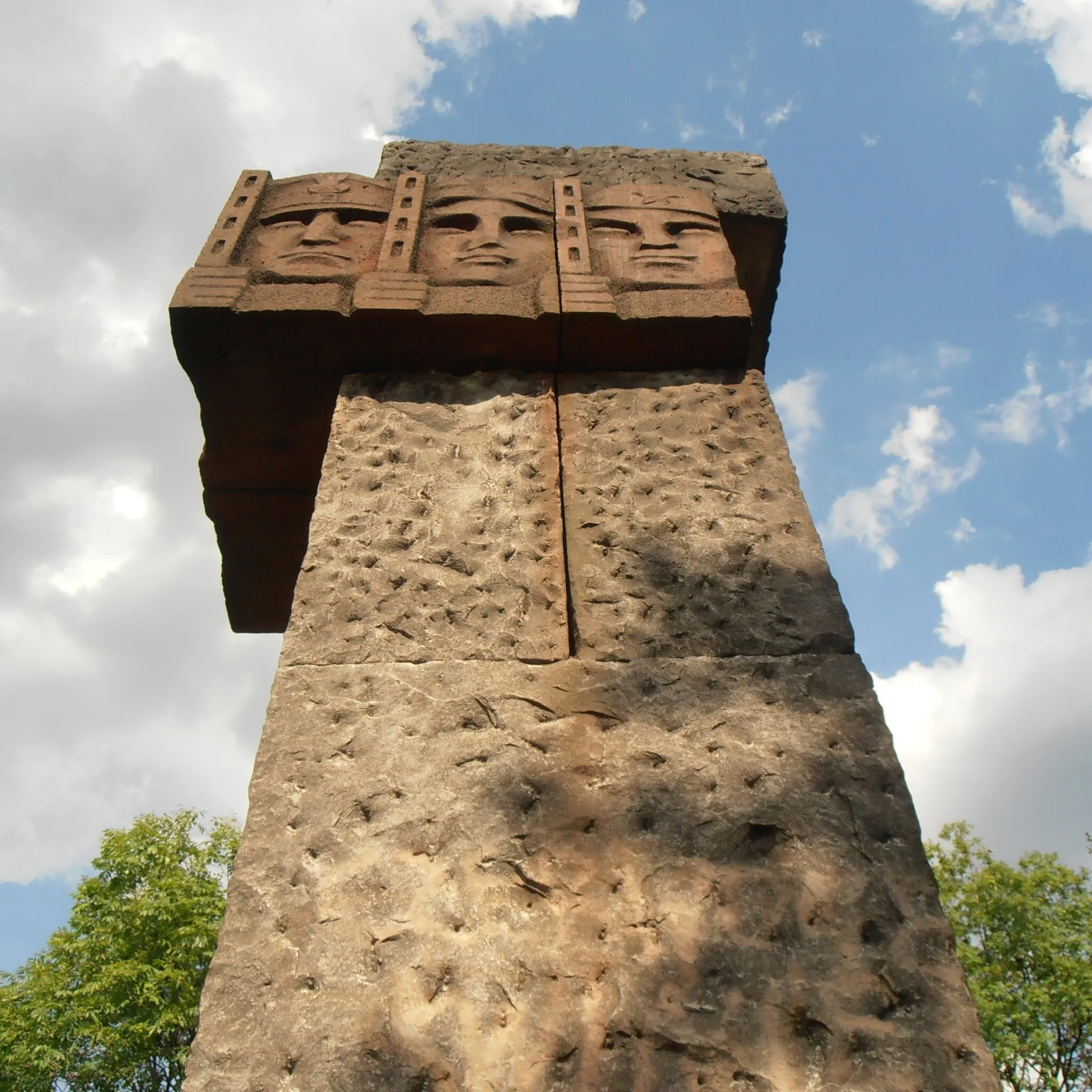 Photo showing: Krajno Pierwsze (pow. kielecki, woj. świętokrzyskie, Polska). Pomnik przy drodze nr 752, na południe od Świętej Katarzyny.