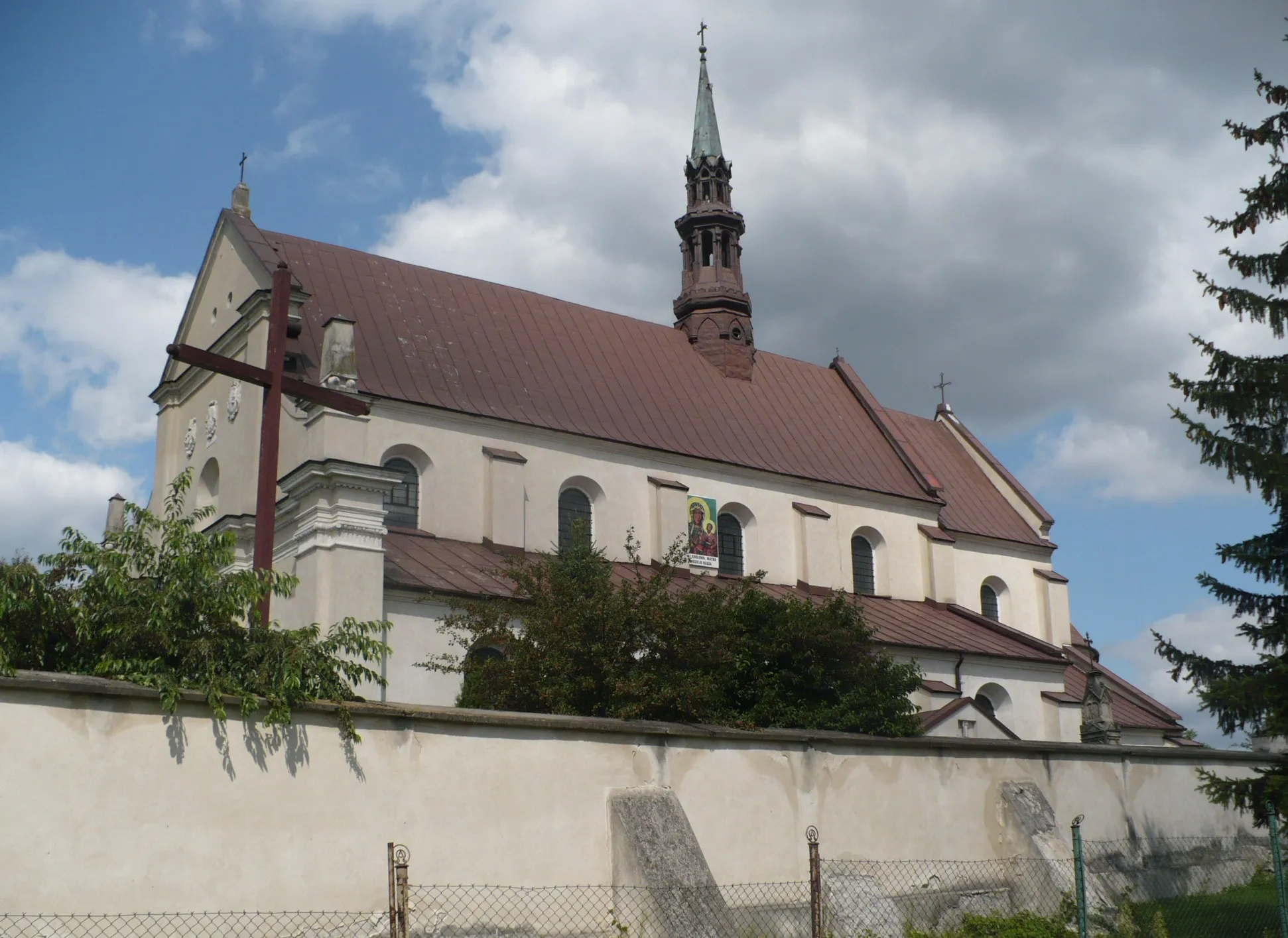 Photo showing: 17th century Holy Trinity church in Raków, Poland