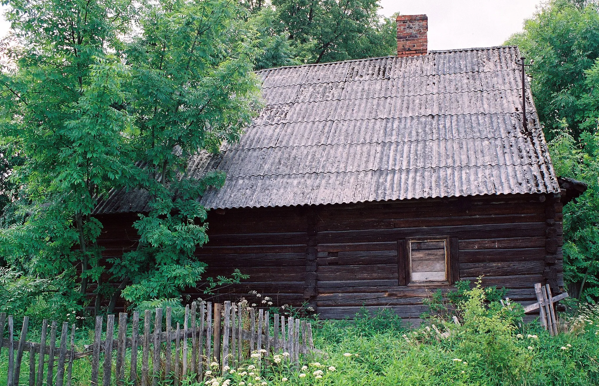 Photo showing: Drewniana chata w Hucisku, gmina Boronów, powiat lubliniecki, województwo śląskie