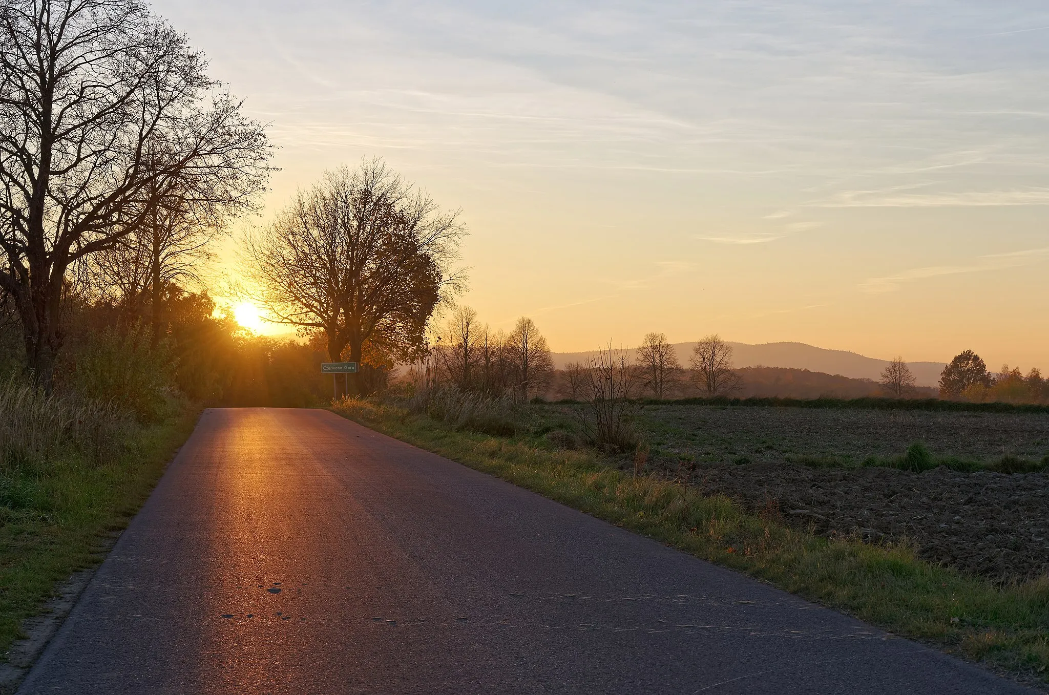 Photo showing: Sunset near the village of Czerwona Góra, Świętokrzyskie Voivodeship, Poland