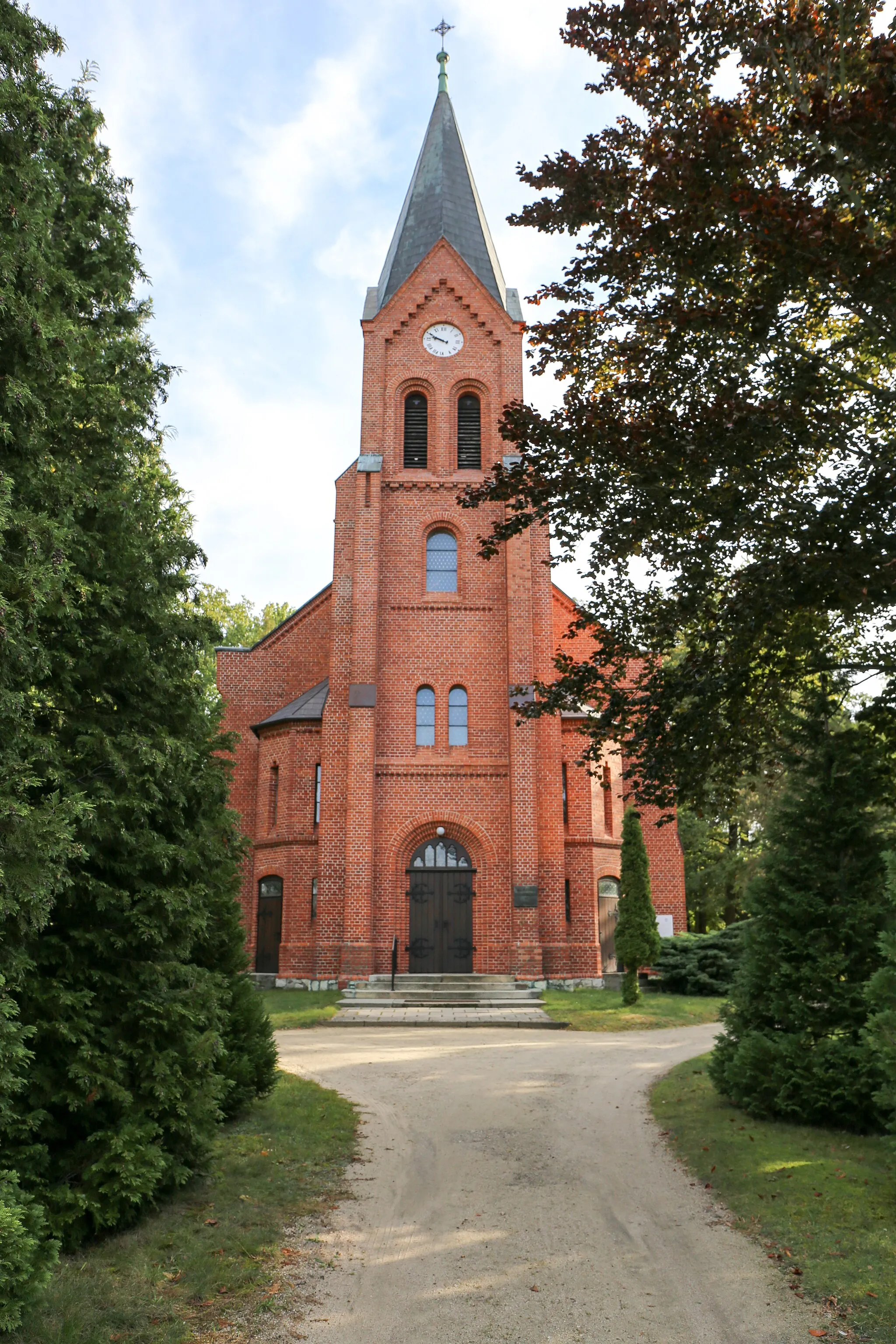 Photo showing: Kościół Ewangelicko-Augsburski w Lubieni – wieś w Polsce położona w województwie opolskim, w powiecie opolskim, w gminie Popielów.