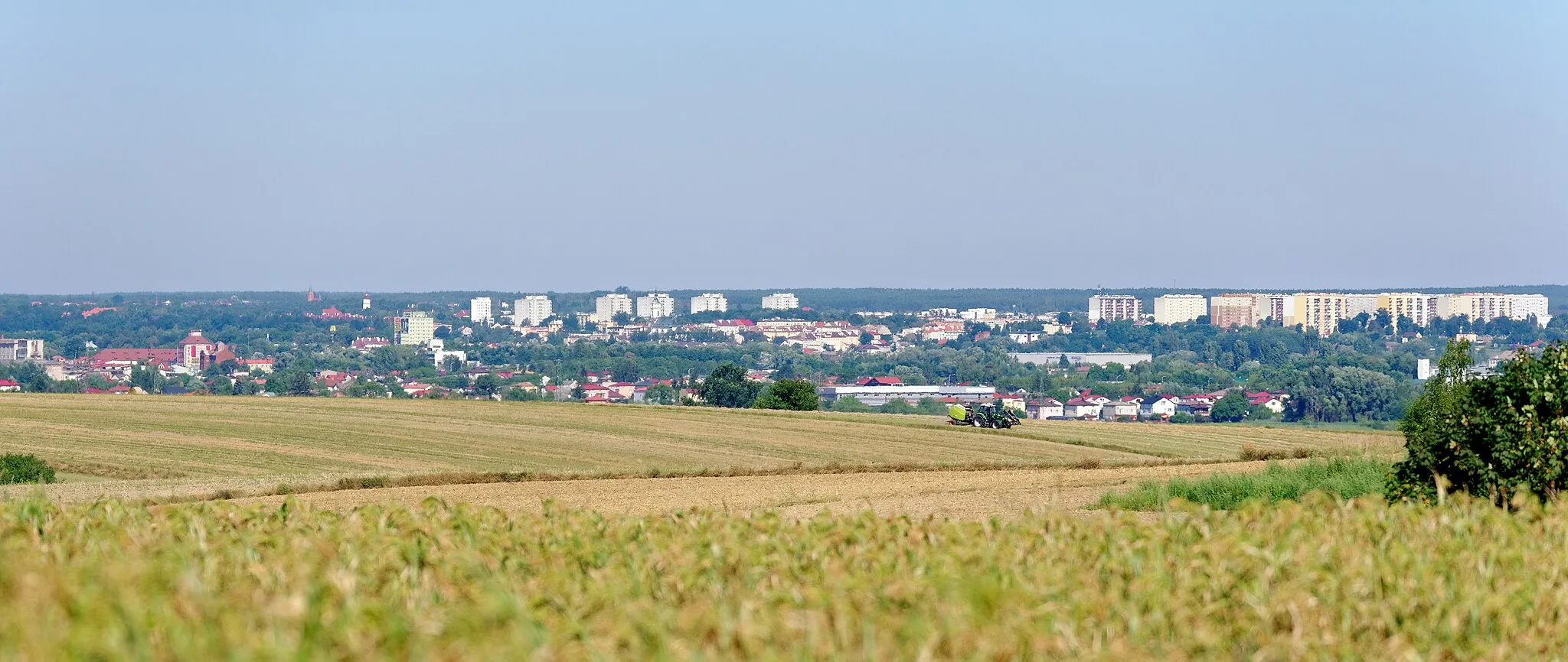 Photo showing: View of Ostrowiec Świętokrzyski from the fields in Bodzechów