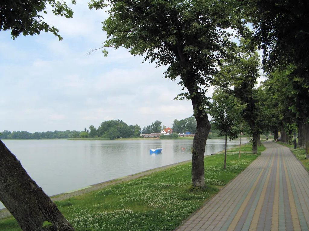 Photo showing: Promenada nad Jeziorem Ełckim w Ełku