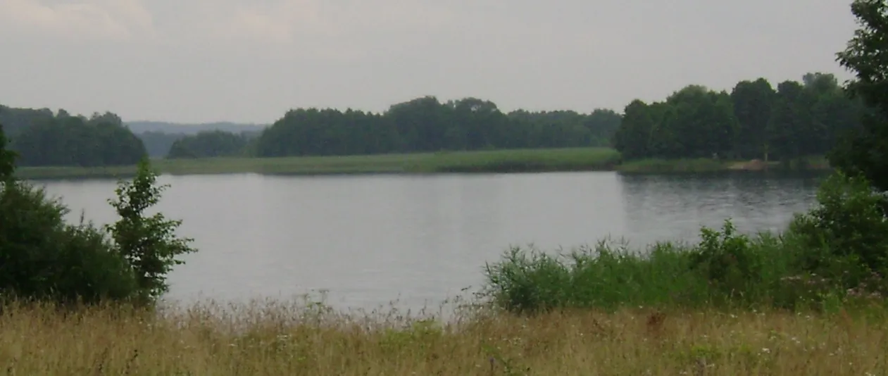 Photo showing: Leleskie Lake