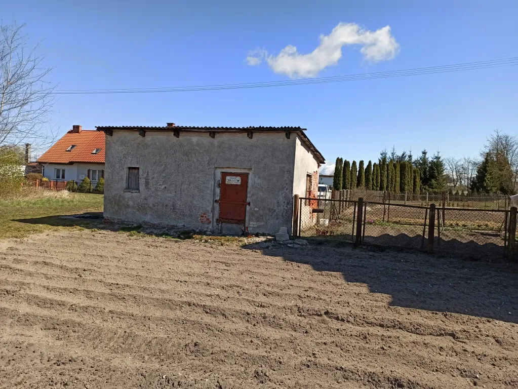 Photo showing: Bemowizna, budynek z rozkładem jazdy