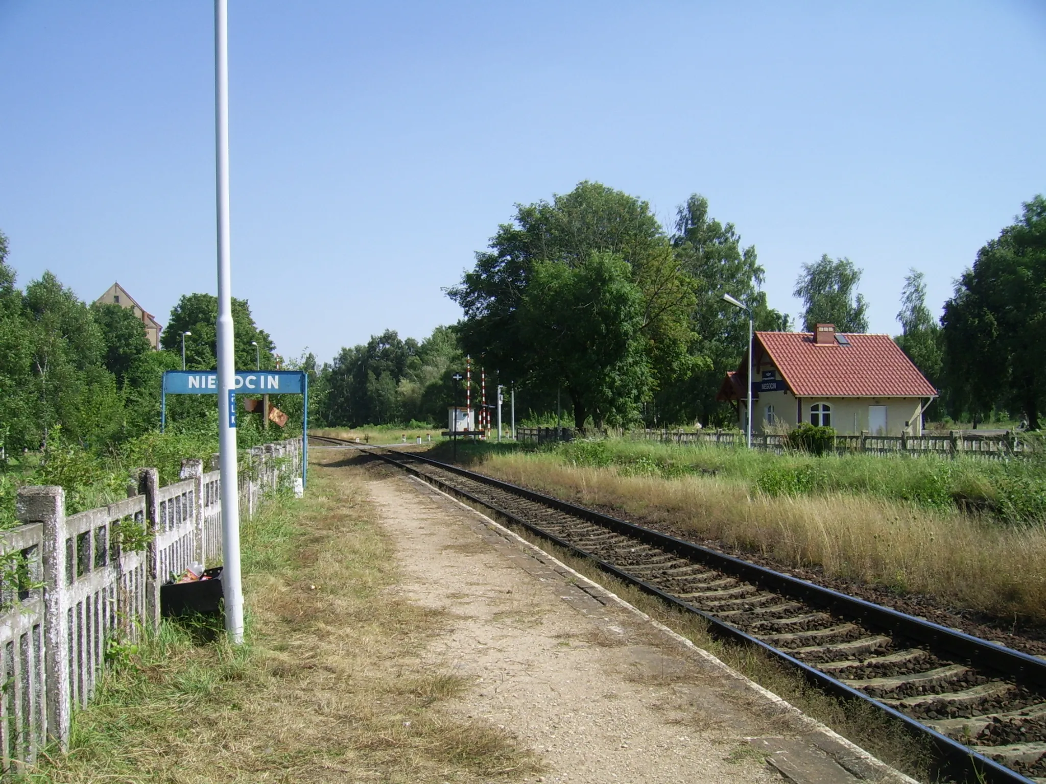 Photo showing: przystanek kolejowy Niegocin w Wilkasach