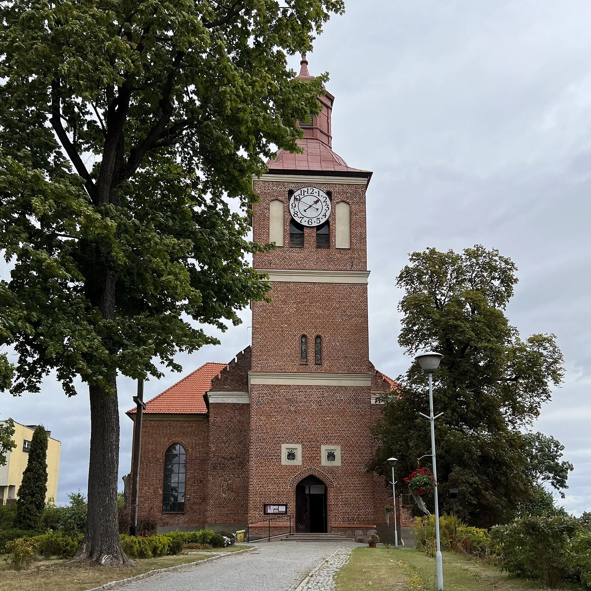 Photo showing: Church of SS. Peter and Paul in Węgorzewo, Poland