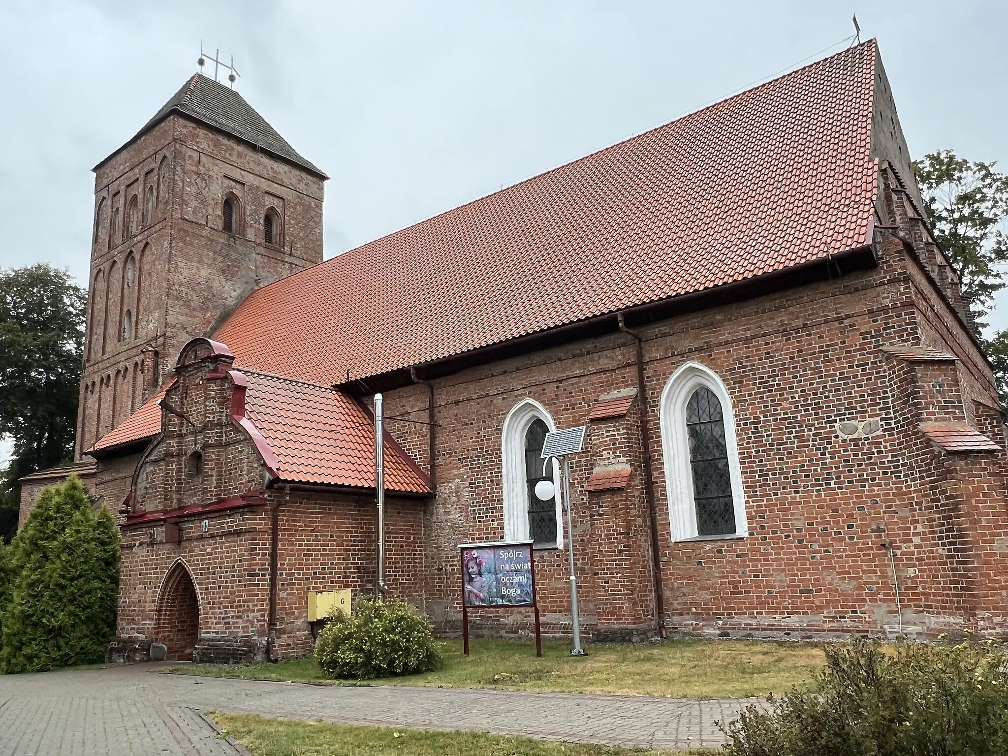 Photo showing: Holy Cross church in Srokowo, Poland (former lutheran)