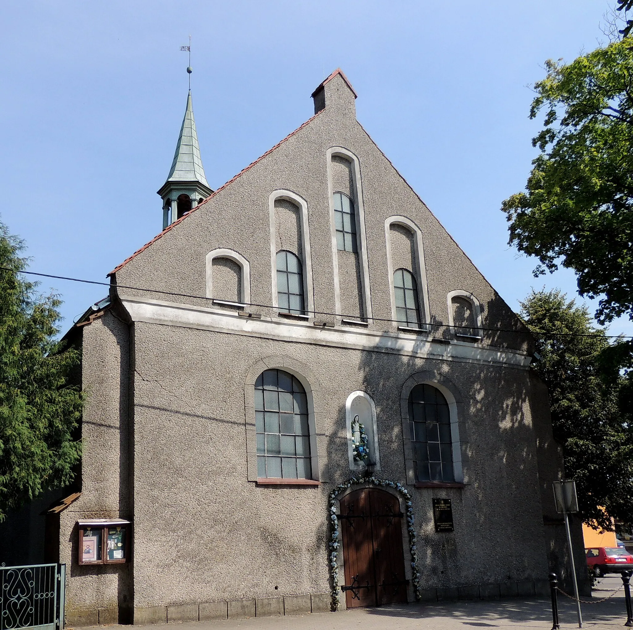 Photo showing: Pieniężno, ul. Dworcowa - kościół szpitalny pw. śś. Jakuba i Rocha, obecnie greckokatolicki pw. św. Archanioła Michała, 1 poł. XVI, 1621-1623