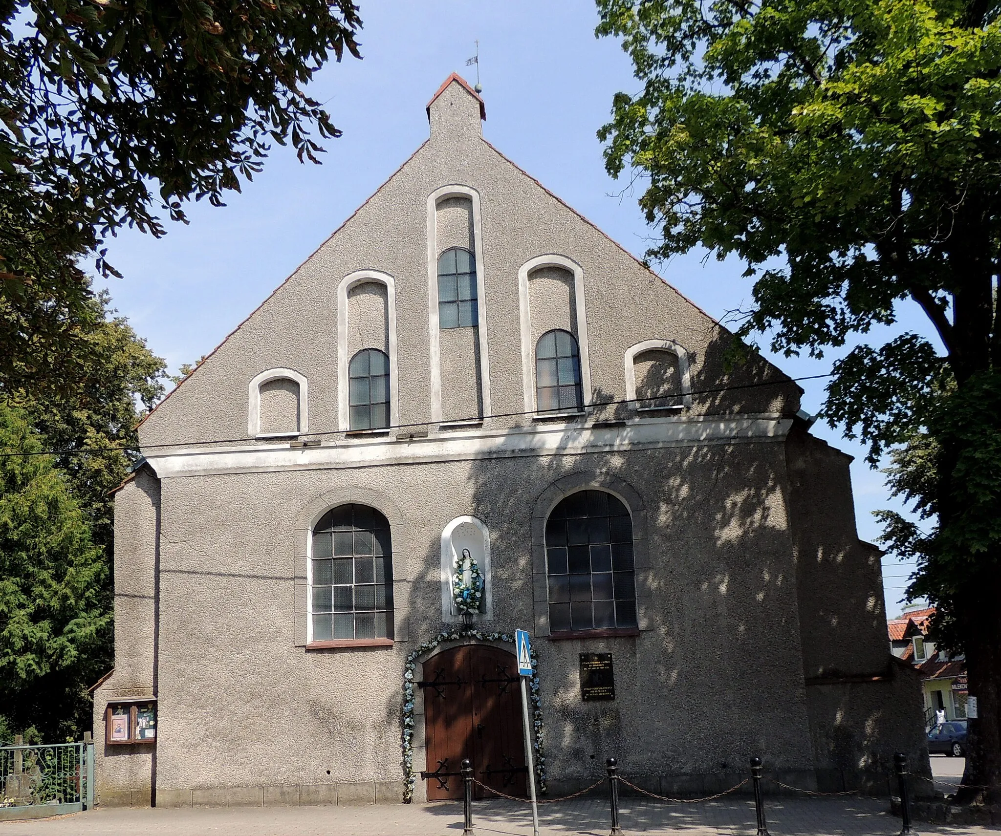 Photo showing: Pieniężno, ul. Dworcowa - dawny kościół szpitalny pw. śś. Jakuba i Rocha, obecnie greckokatolicki pw. św. Archanioła Michała, 1 poł. XVI, 1621-1623