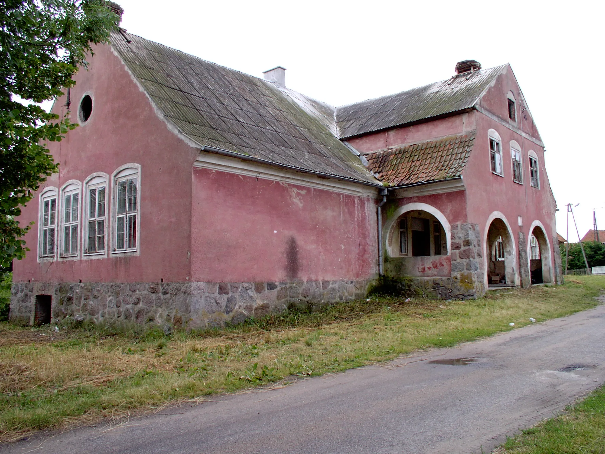 Photo showing: Lwowiec 35 - dawna karczma (zajazd) z XIX w., obecnie dom mieszkalny. (zabytek nr A-4003 i 2724 z 1.09.1997)