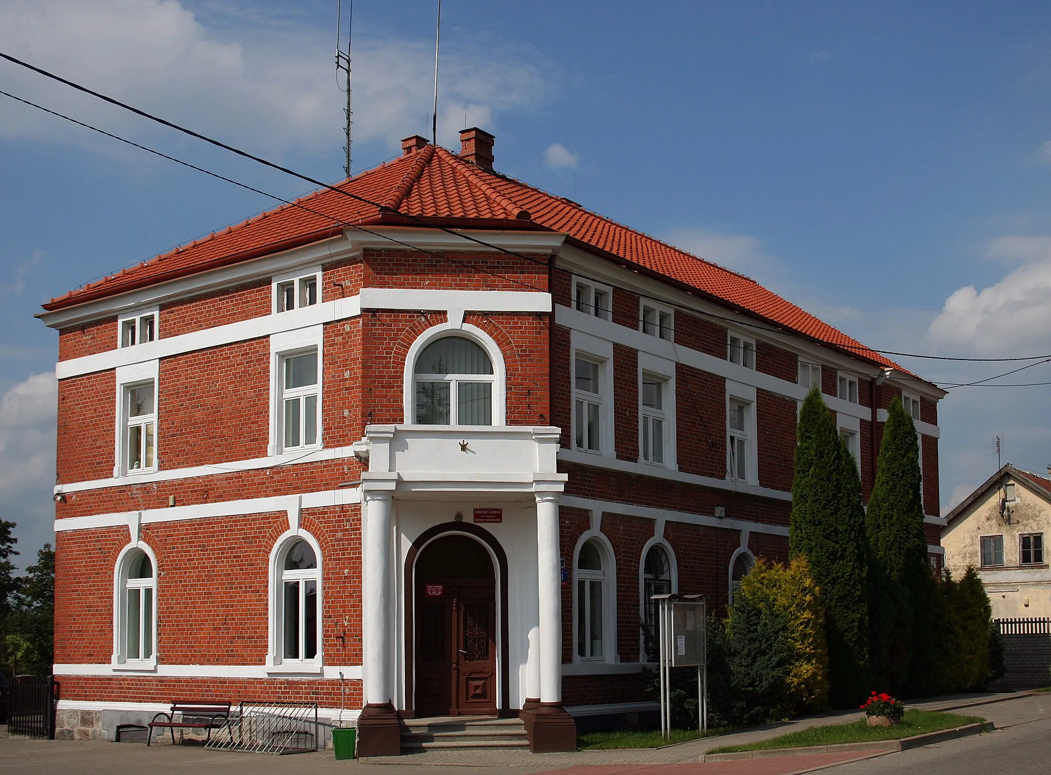 Photo showing: Budynek urzędu gminy w Lelkowie w powiecie braniewskim