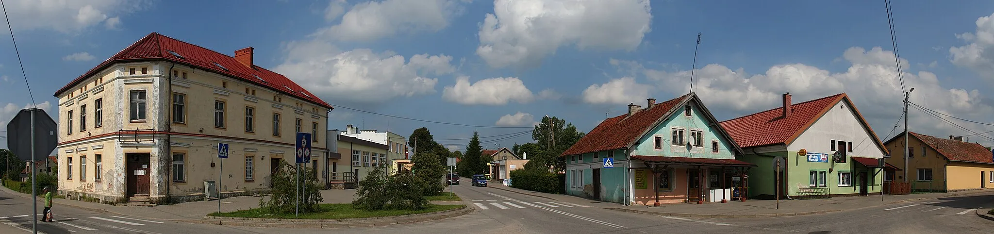 Photo showing: Centralna część (główne skrzyżowanie) gminnej wsi Lelkowo w powiecie braniewskim