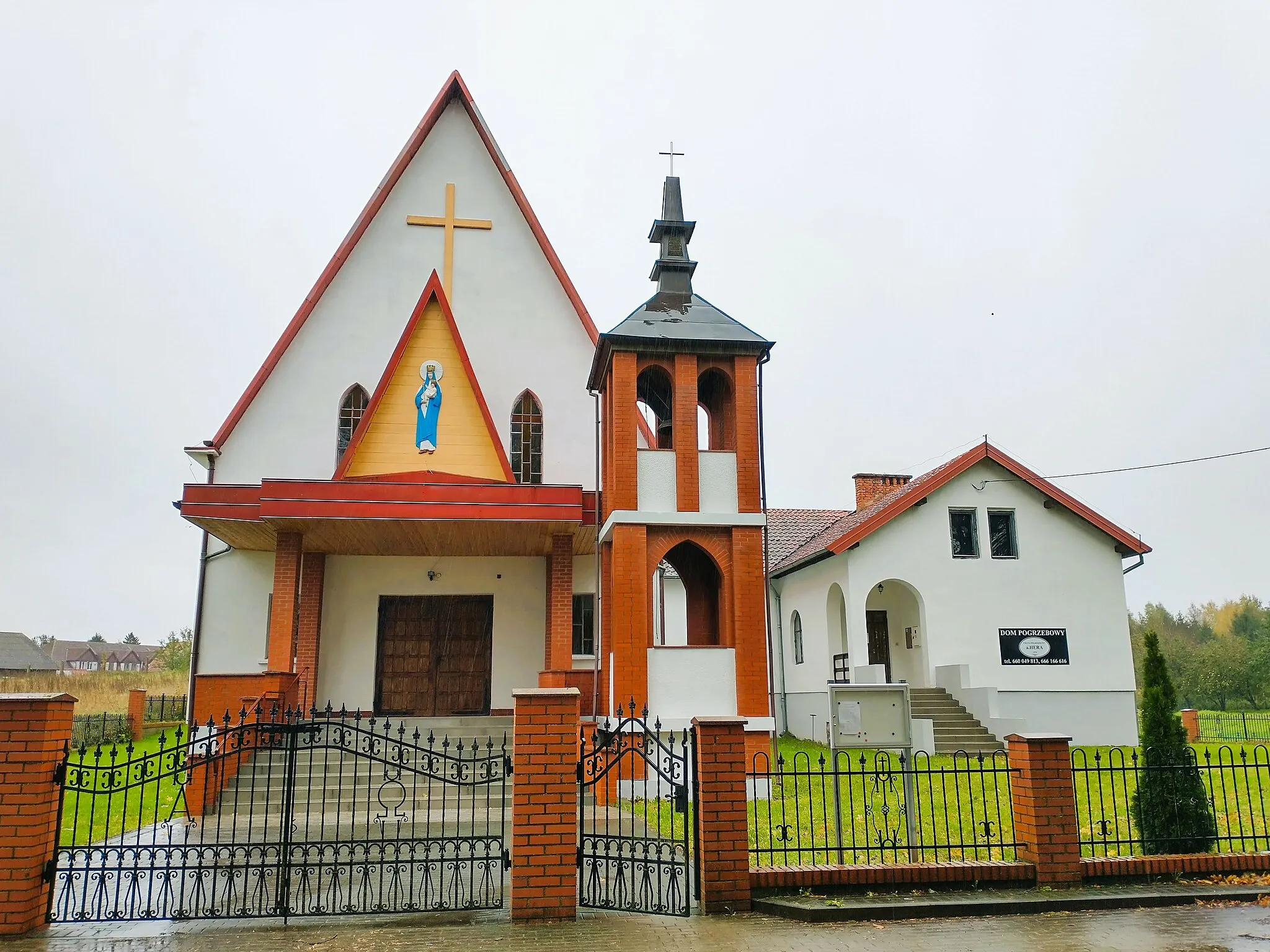 Photo showing: Kościół katolicki Najświętszej Maryi Panny Królowej Polski w Lelkowie.
