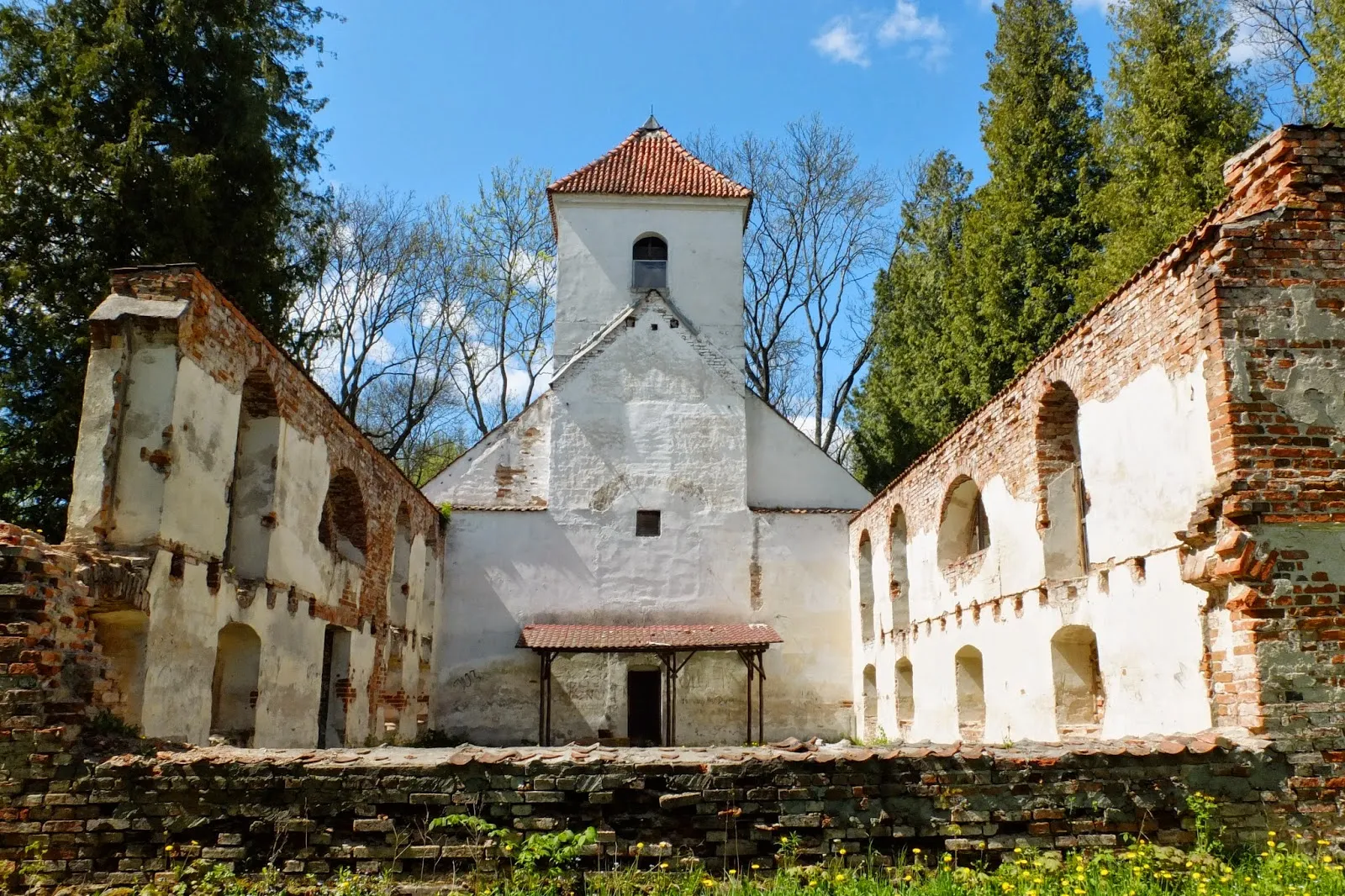 Photo showing: Kobułty - kościół ewangelicki - ruina