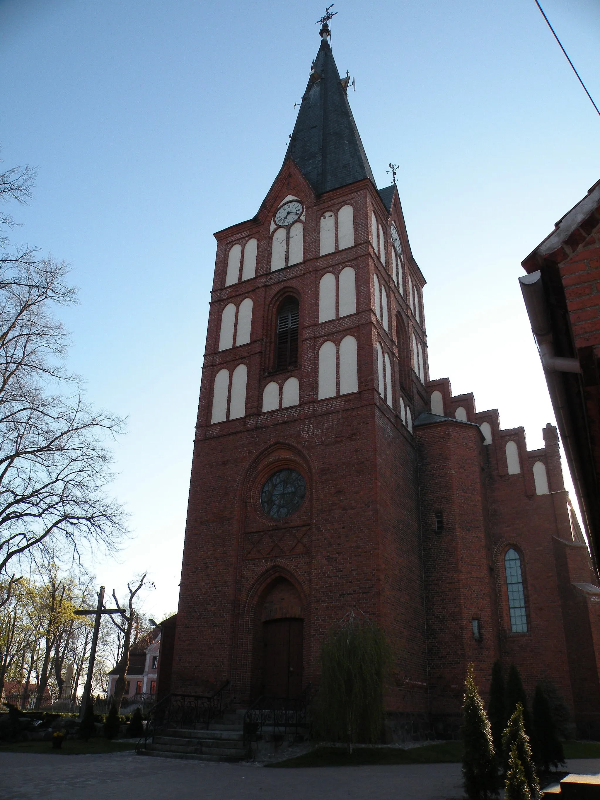 Photo showing: Kościół w Klebarku Wielkim, widok od wejścia głównego, sanktuarium Świętego Krzyża