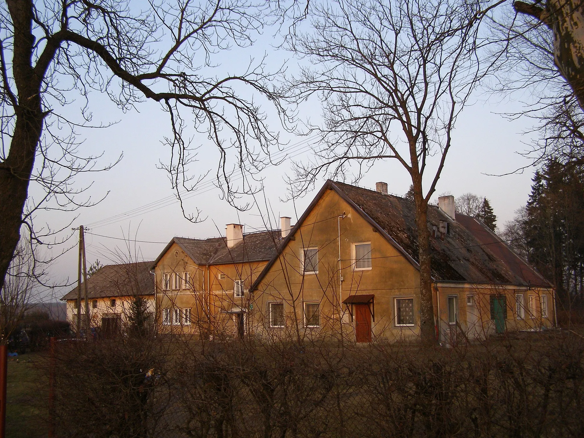 Photo showing: Karbowo - building of the old 'folwark', later State Agricultural Farm (PGR)