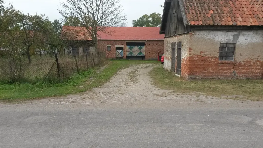 Photo showing: This fire-fighting facility can be inspected and edited within OsmHydrant (show).

English | français | +/−