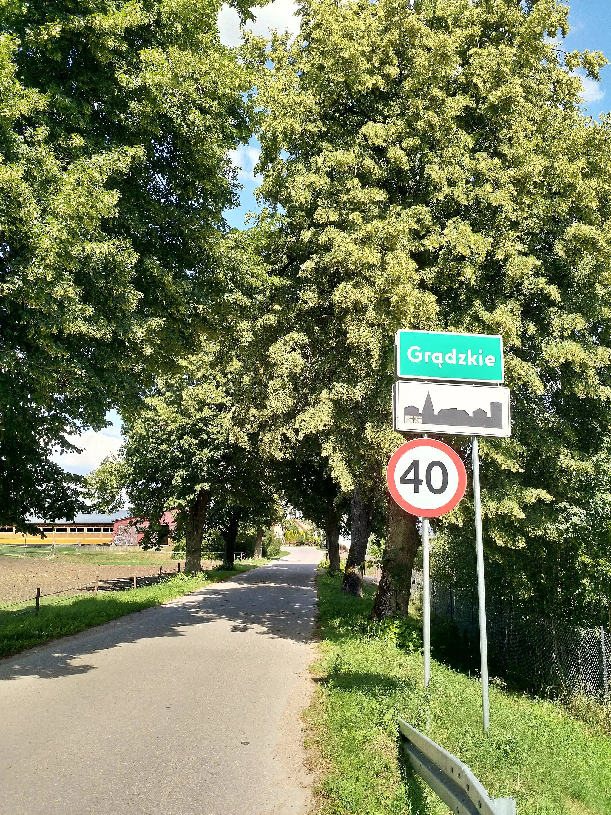 Photo showing: Grądzkie, tablica