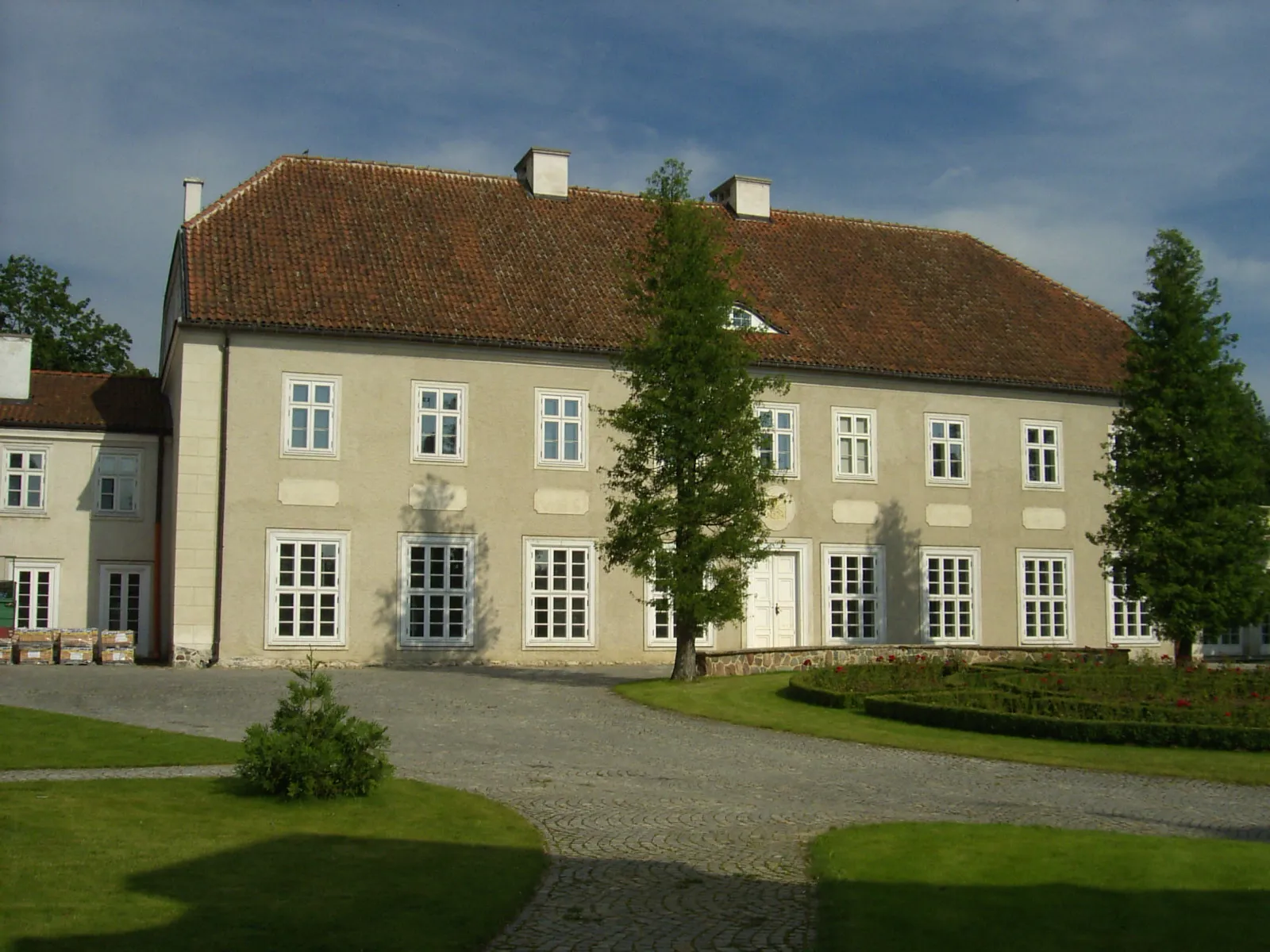 Photo showing: Palace in Galiny, eastern wing (main), western facade