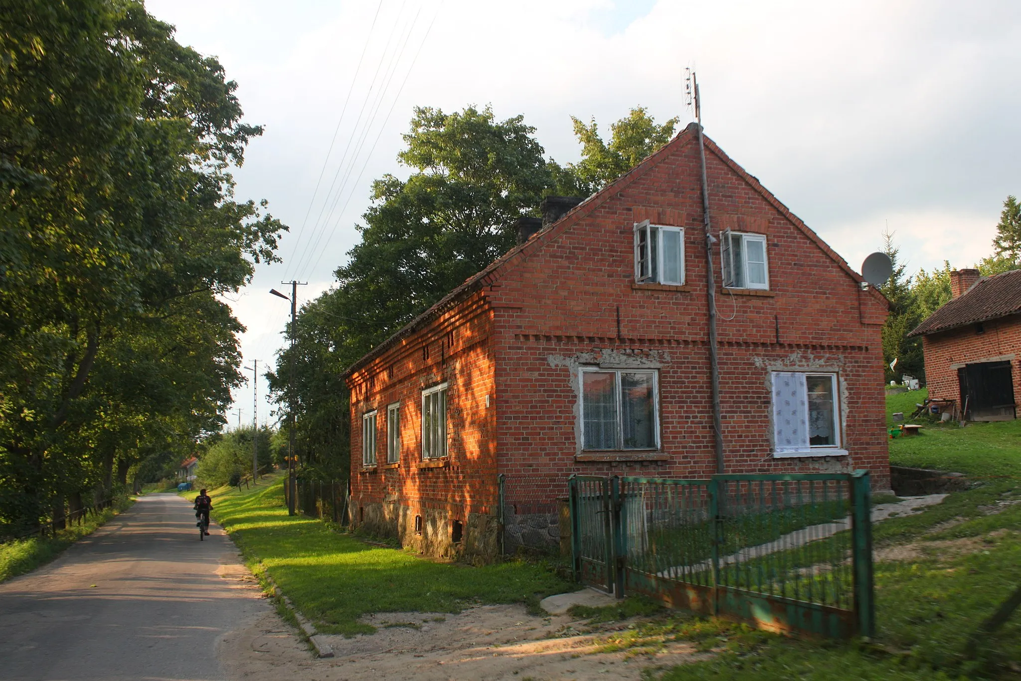 Photo showing: Building in Dłużec.