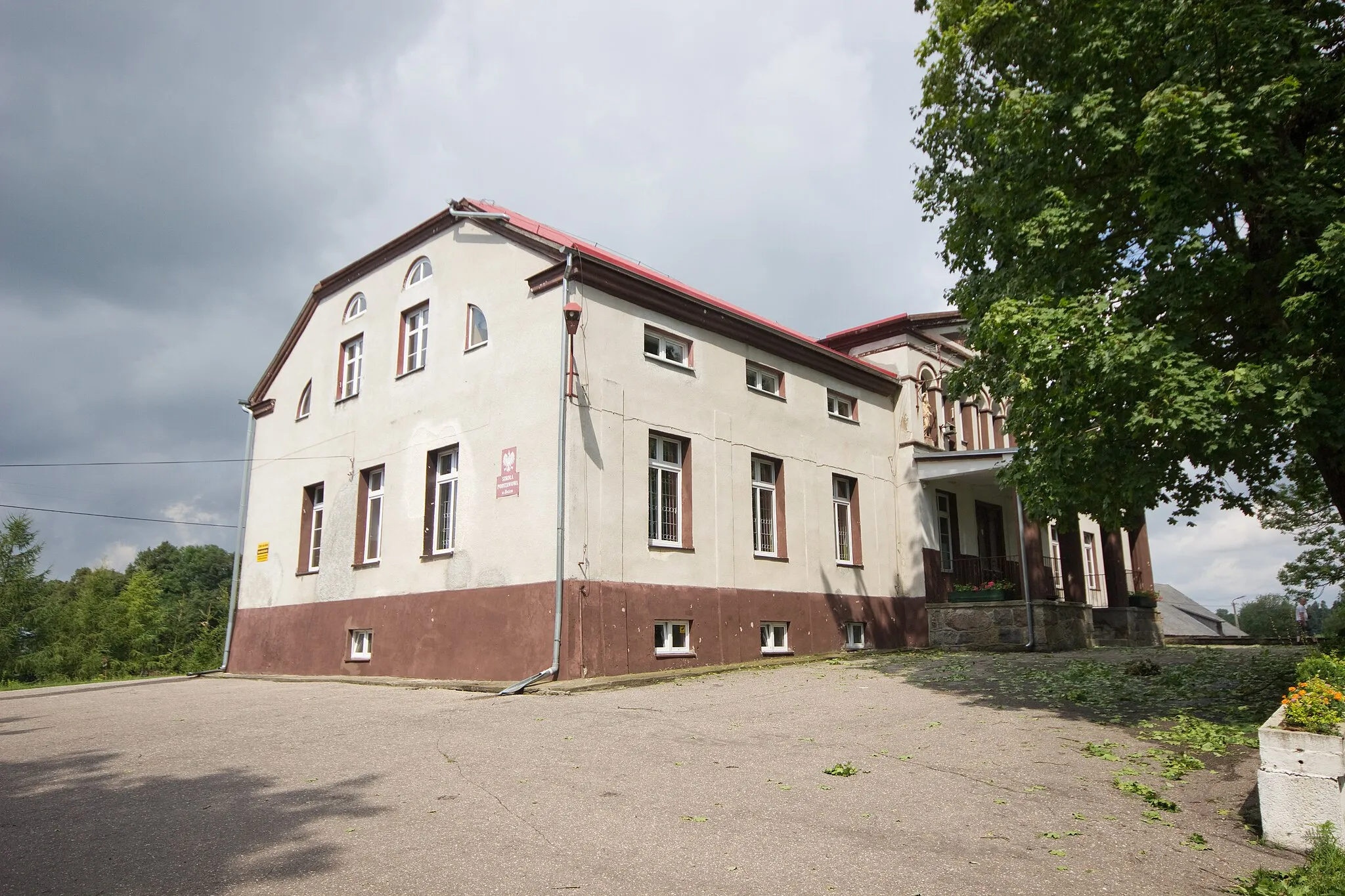 Photo showing: School, Boże, gmina Mrągowo, powiat mrągowski, Warmian-Masurian Voivodeship