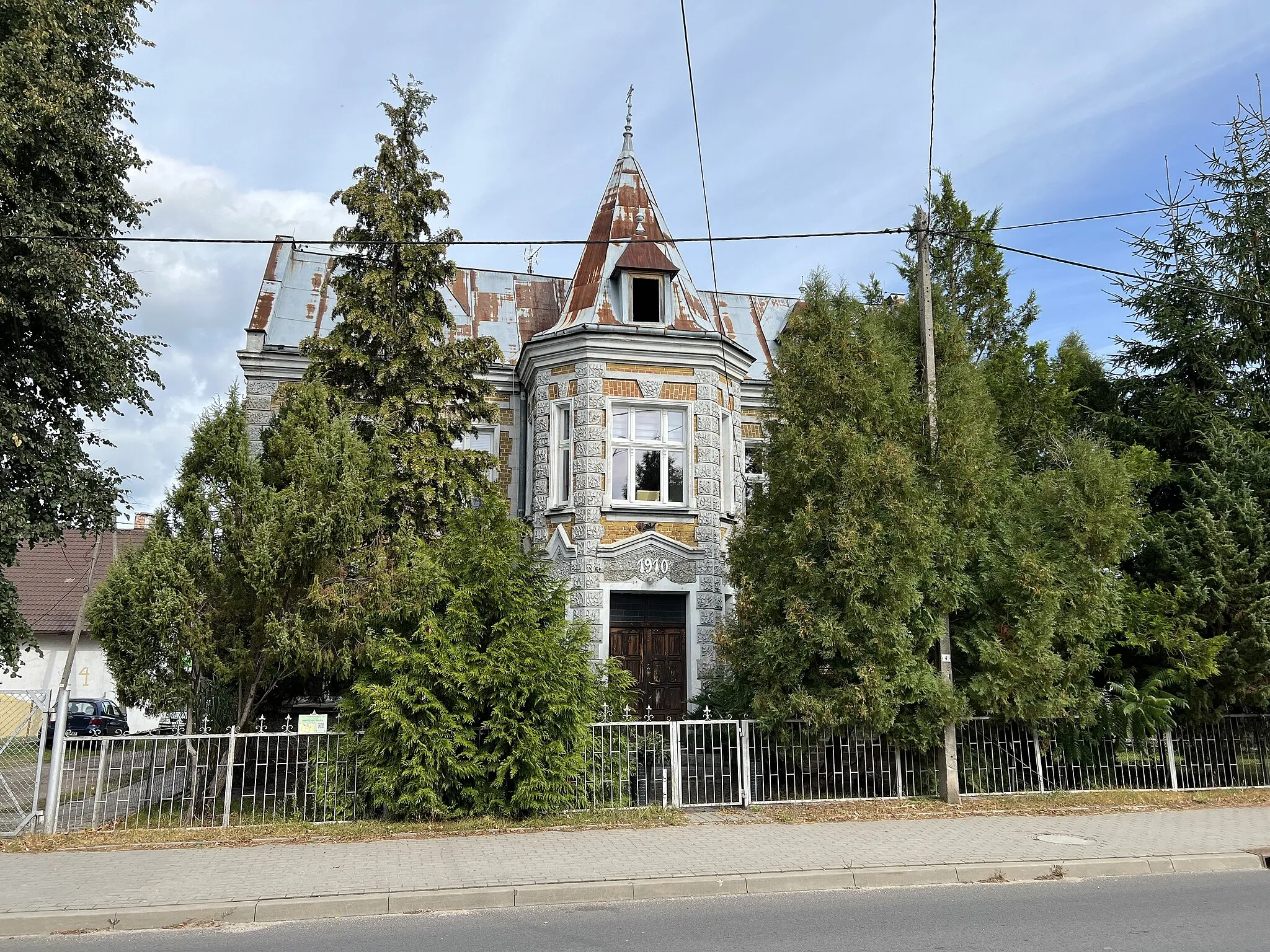 Photo showing: Banie Mazurskie, ul. Marii Konopnickiej 22