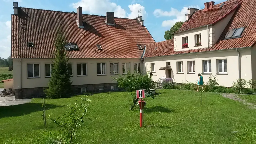 Photo showing: This fire-fighting facility can be inspected and edited within OsmHydrant (show).

English | français | +/−