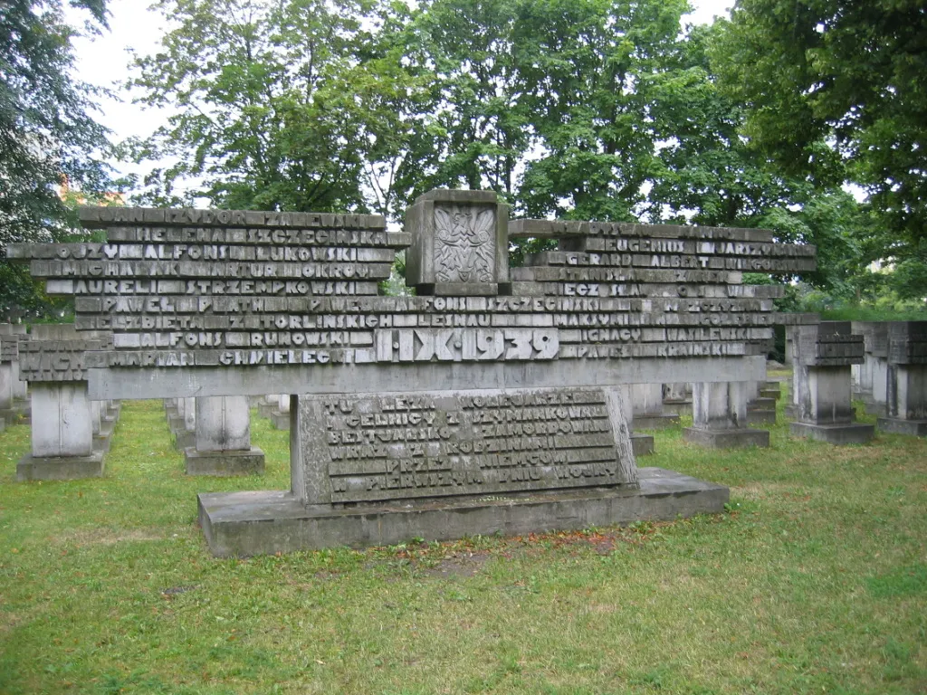 Photo showing: Gdansk, Poland, Zaspa Cemetery - monument of those killed in Szymankowo