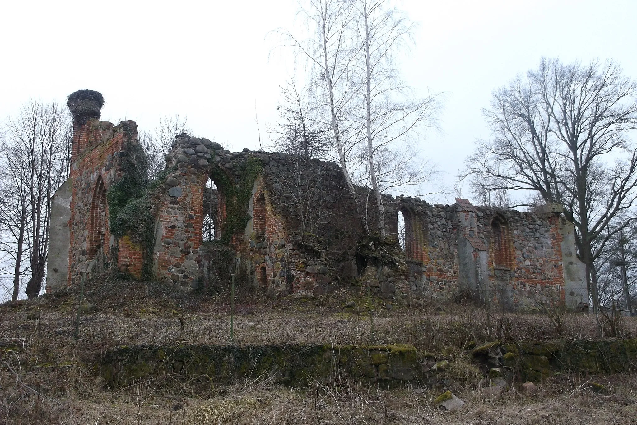 Photo showing: Pęciszewo ruiny kościoła