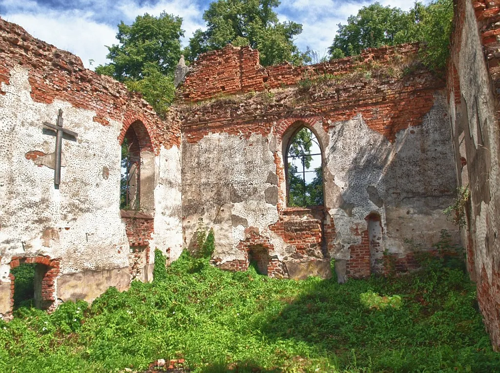Photo showing: Ruiny kościoła parafialnego (pw. sw. Jakuba Starszego) z XV w w Osetniku na Warmii (zabytek nr. A-644)