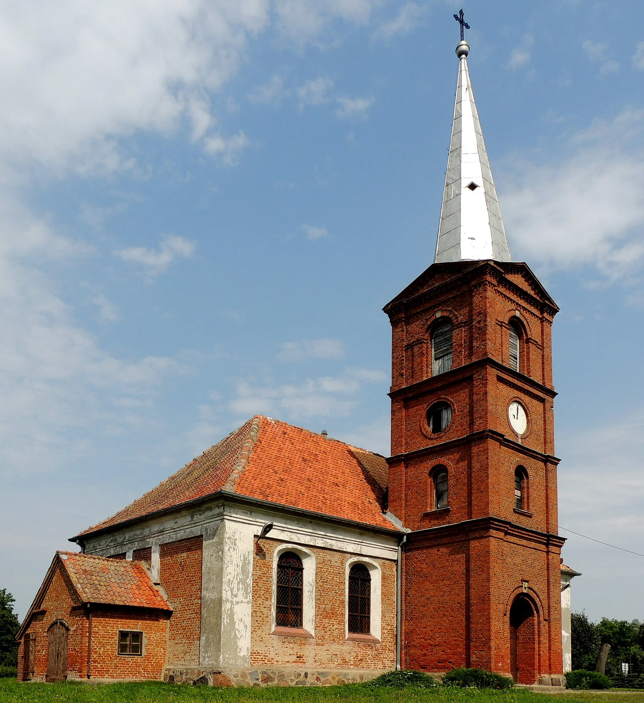 Photo showing: Nowica - barokowy kościół parafialny p.w. Matki Boskiej Częstochowskiej, XVIII w., 1896 (wieże)