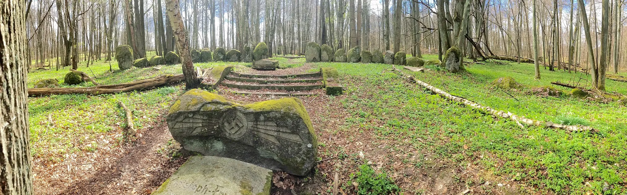 Photo showing: Panorama cmentarza hrabiów zu Dohna w Markowie k. Morąga; widok od północy