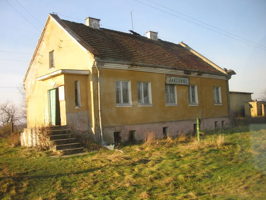 Photo showing: train stop in Jarzębiec, POLAND