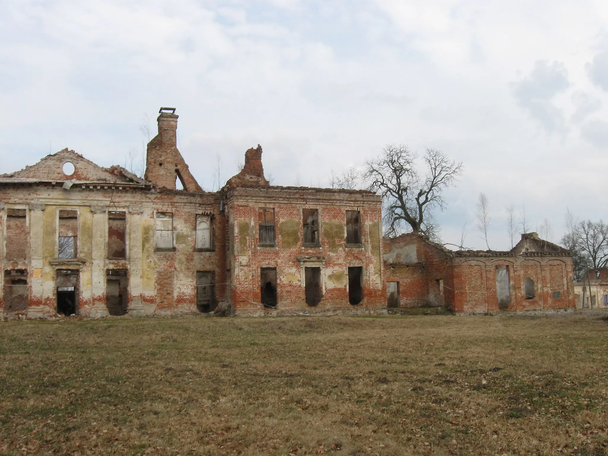 Photo showing: Ruins of palace in Gładysze, Poland