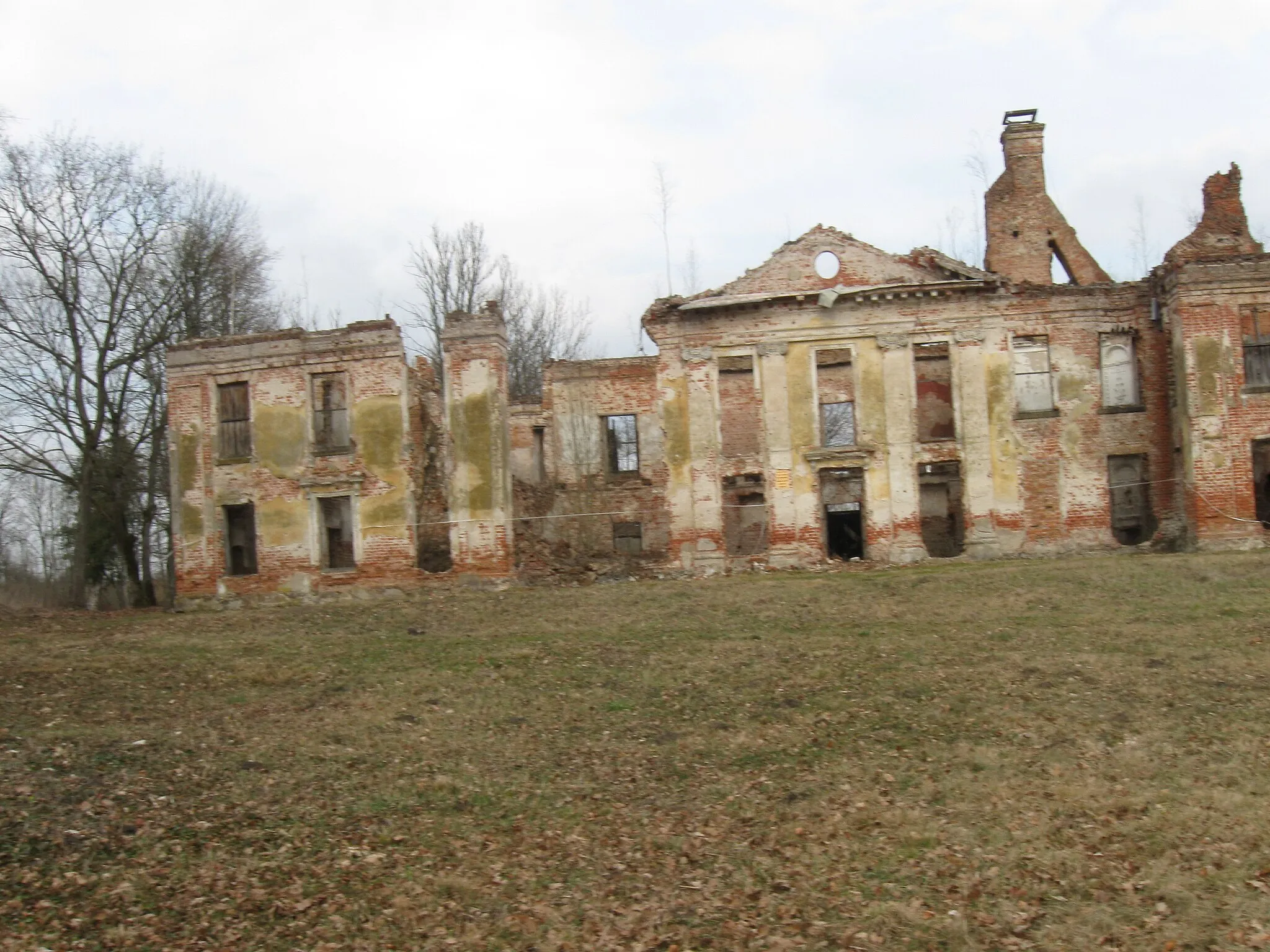 Photo showing: Ruins of palace in Gładysze, Poland
