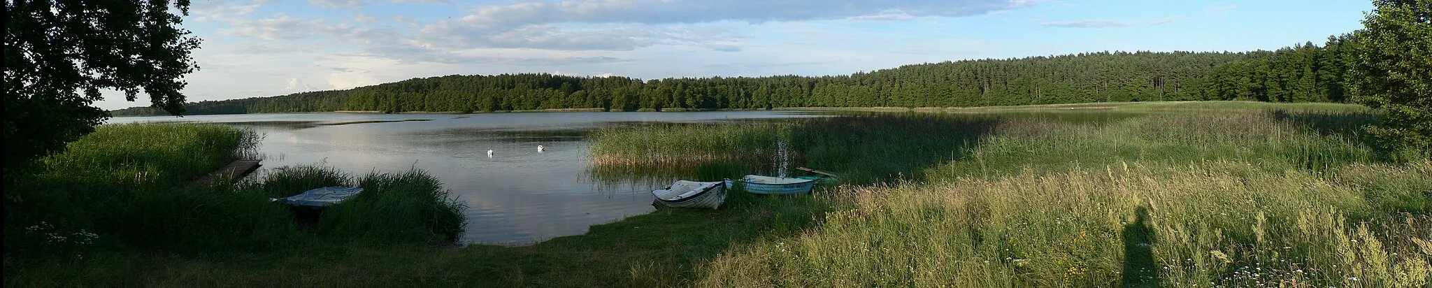 Photo showing: Panorama of Lake Łańskie, from south end