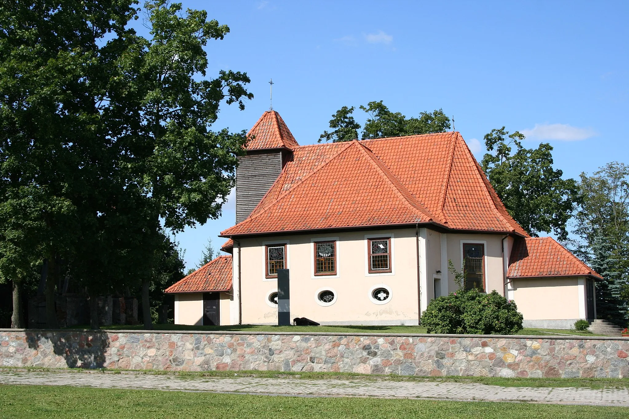 Photo showing: Stębark - dawny kościół ewangelicki, obenie rzymskokatolicki parafialny p.w. Św. Trójcy, 1681, 1909