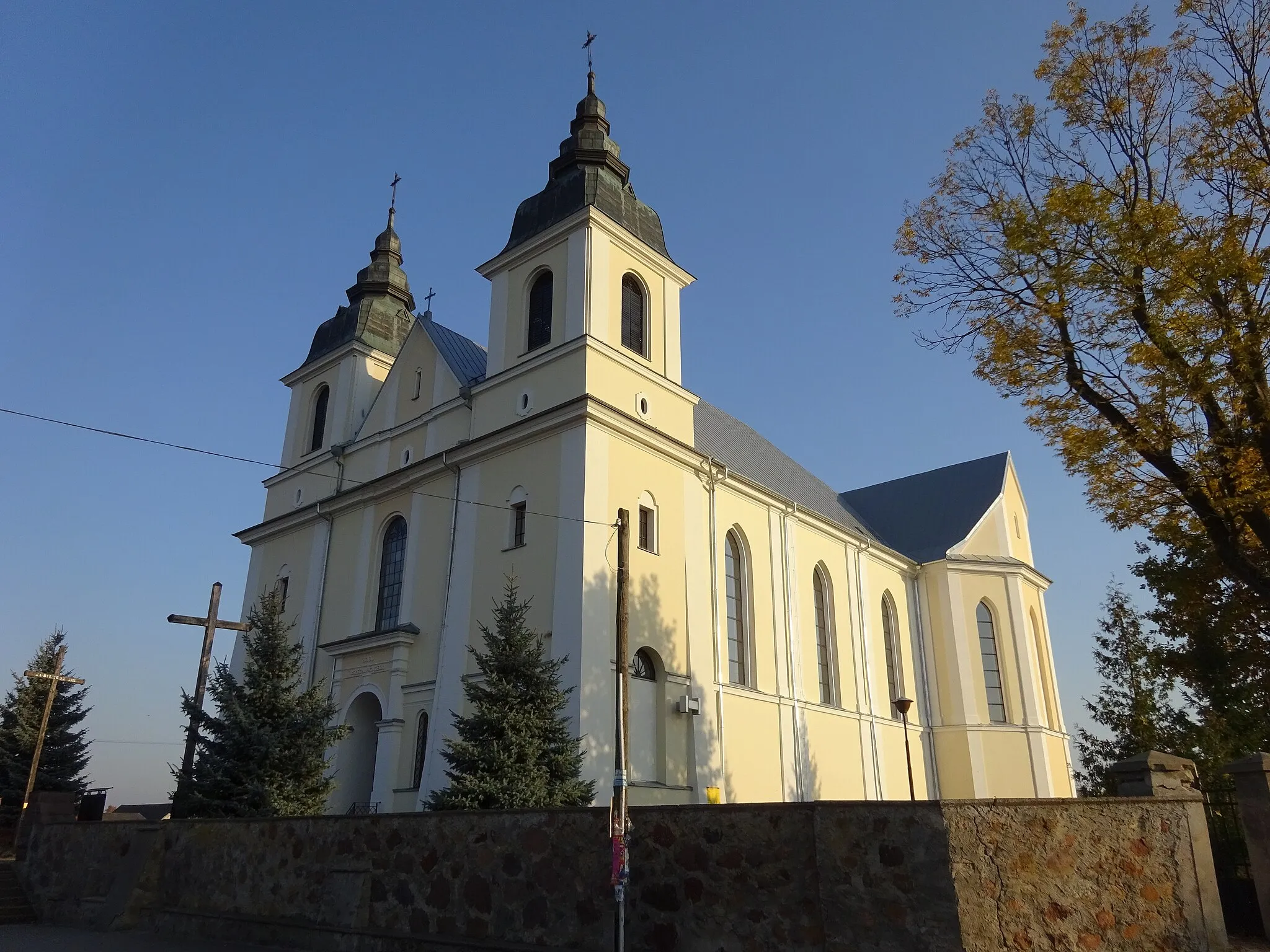 Photo showing: Kościół parafialny pw. Znalezienia Krzyża w Małym Płocku