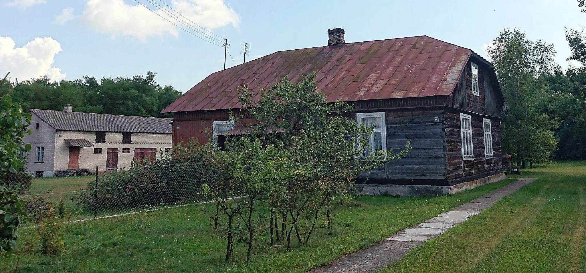 Photo showing: Dom małżeństwa Rożków, w którym mieściła się szkoła powszechna w Małowidzu, powiat przasnyski