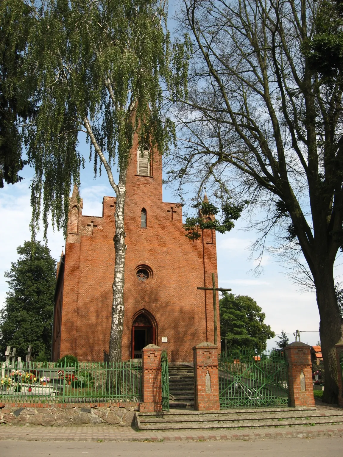 Photo showing: Church in Białuty