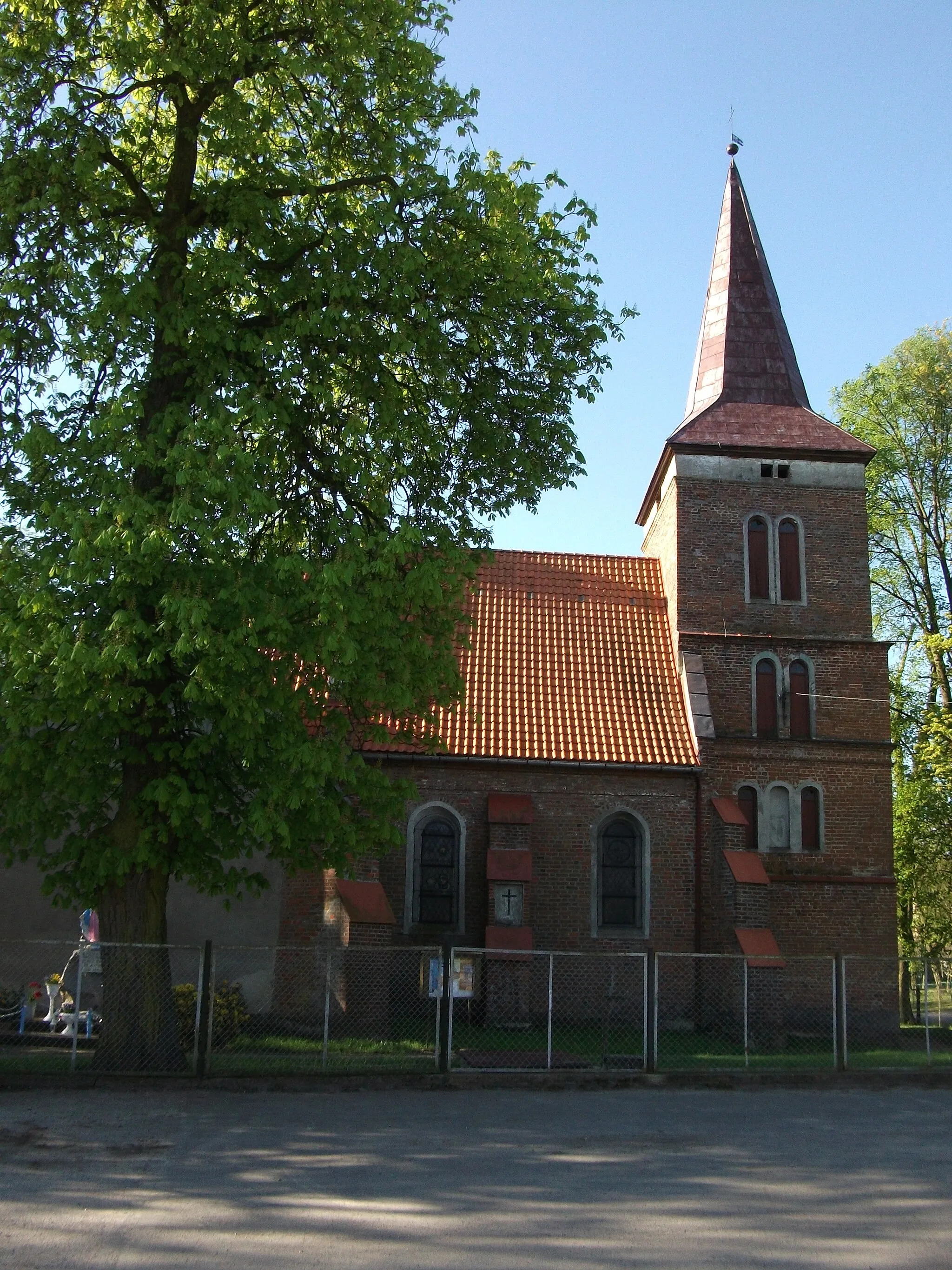 Photo showing: Church in Szynwałd village in Poland
